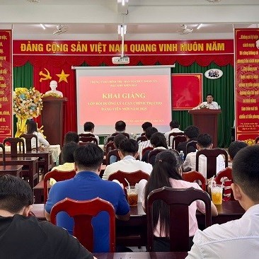 Kiên Hải Khai Giảng Lớp Bồi Dưỡng Lý Luận Chính Trị Cho Đảng Viên Mới Năm 2025